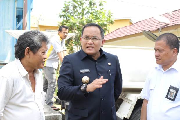 Datangi Kantor PDAM,...