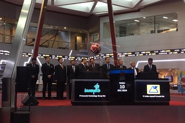 Debut Perdana, Saham...