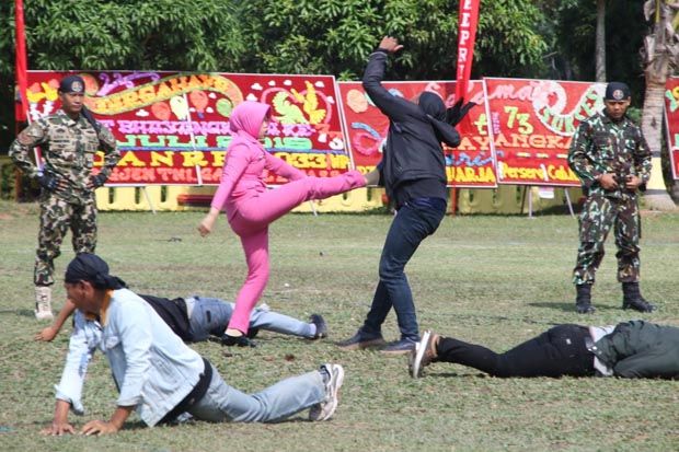 Dengan Tangan Kosong,...