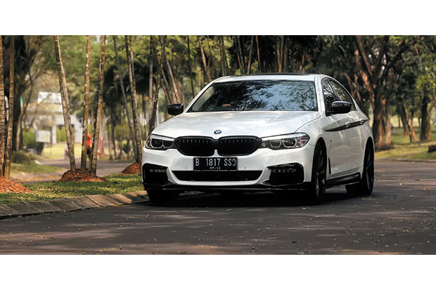 Sensasi Balap Sedan...