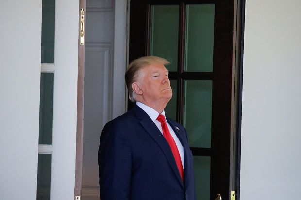 Trump Isyaratkan Kembali...