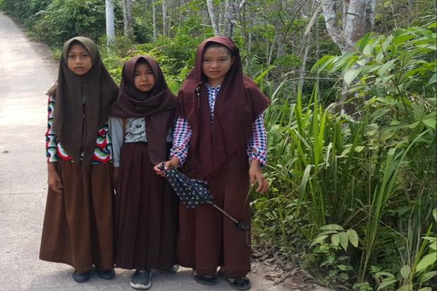 Demi Bisa Sekolah, 3...
