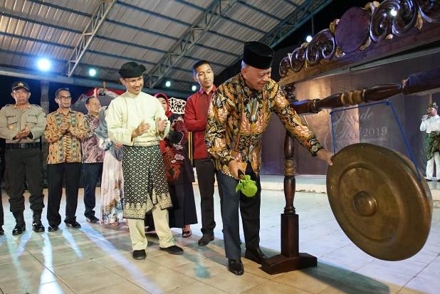 Parade Tari sebagai...