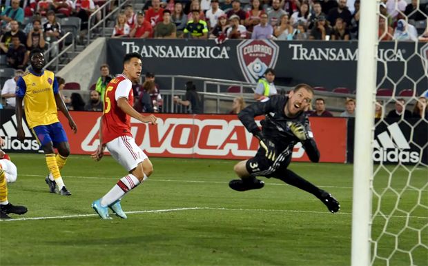 Debut Manis Martinelli...