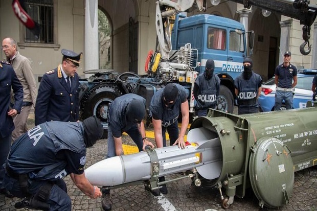 Polisi Italia Rampas...