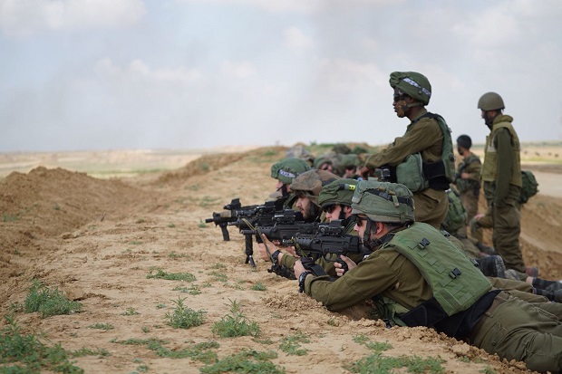 Militer Israel Gelar...