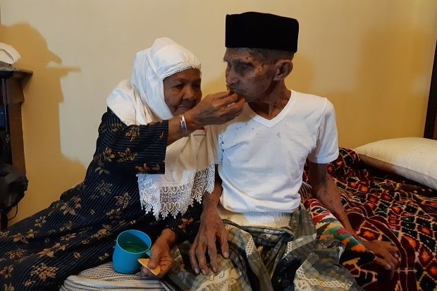 Selalu Bergandengan...