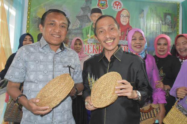 Bupati Gorontalo Wajibkan...