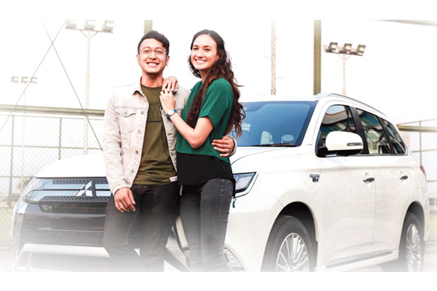 Dimas dan Nadine Brand...