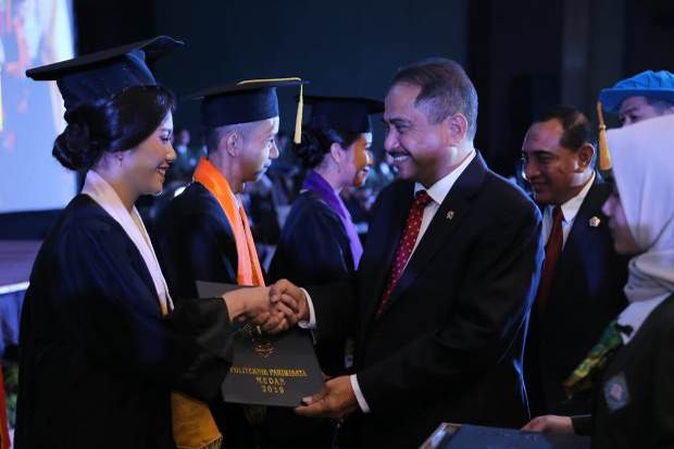 Menpar Minta Lulusan...