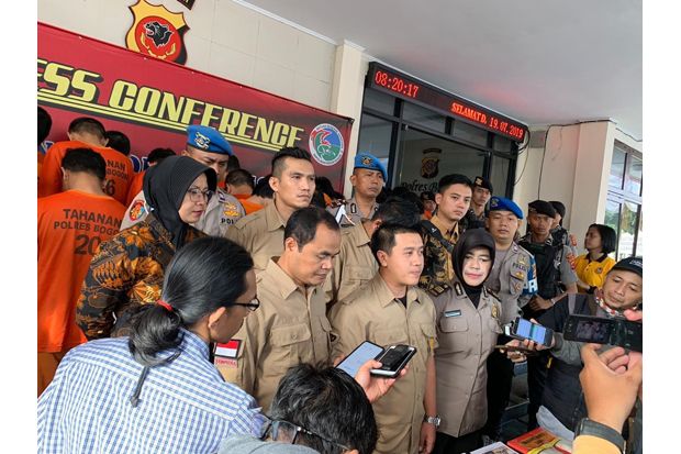 Polisi Bongkar Industri...