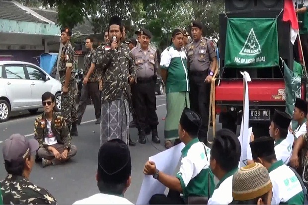 Ansor Kediri Demo Polisi,...