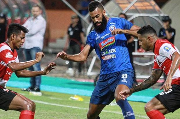 Menangi Derby Jatim,...