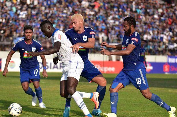 Persib Mengaum di Kandang...