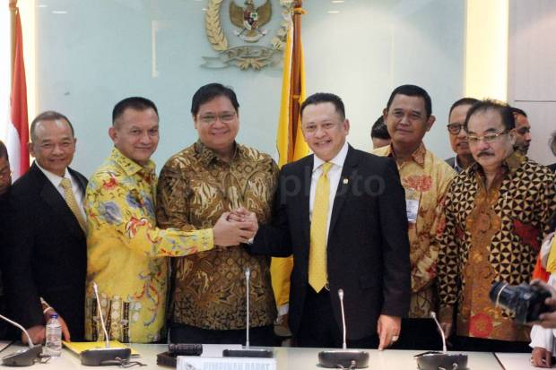 DPP Golkar Usul Rombak...