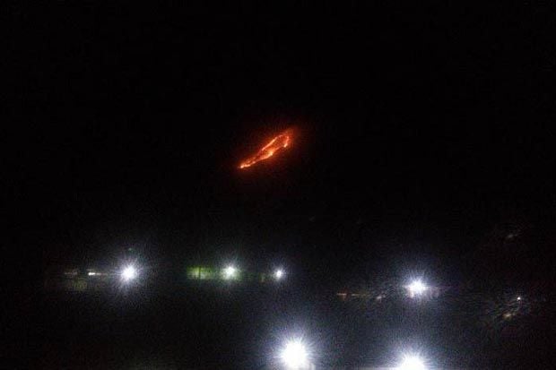 Gunung Panderman Terbakar,...