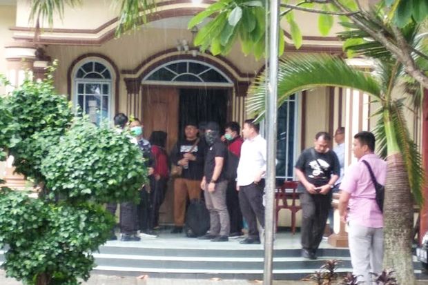 Geledah Sejumlah Tempat...
