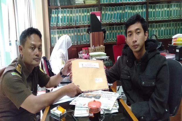 Kejari Didesak Tuntaskan...