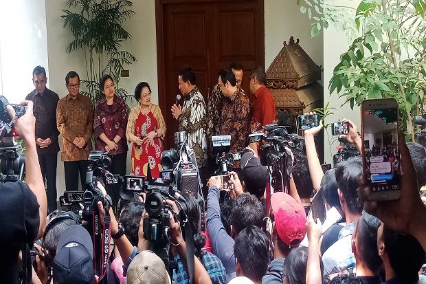 Prabowo Hadiahi Megawati...