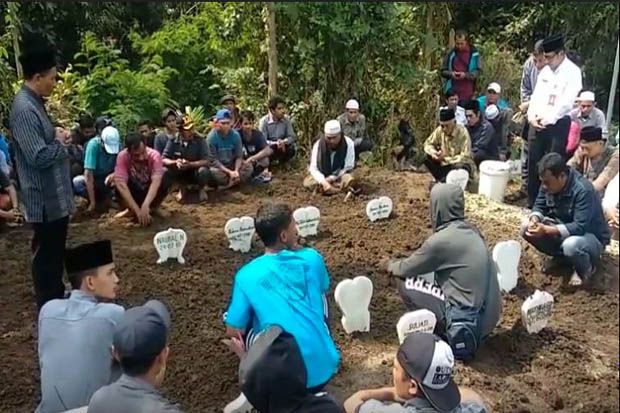 Keluarga Tolak Autopsi,...