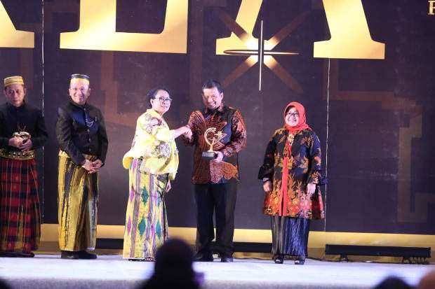 Raih Predikat “Nindya”...
