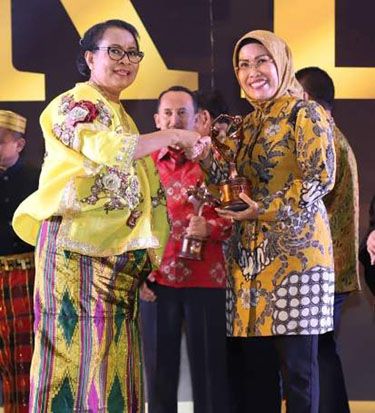 Bupati Serang Terima...