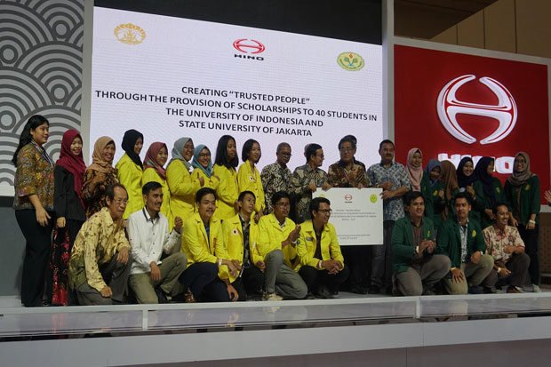 Hino Anugerahkan 40...