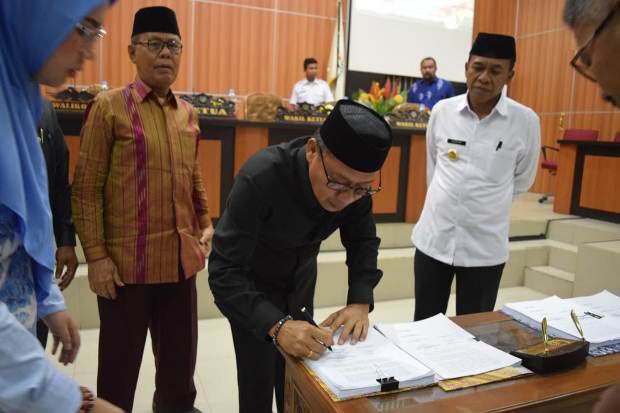 Wali kota Palu Hadiri...