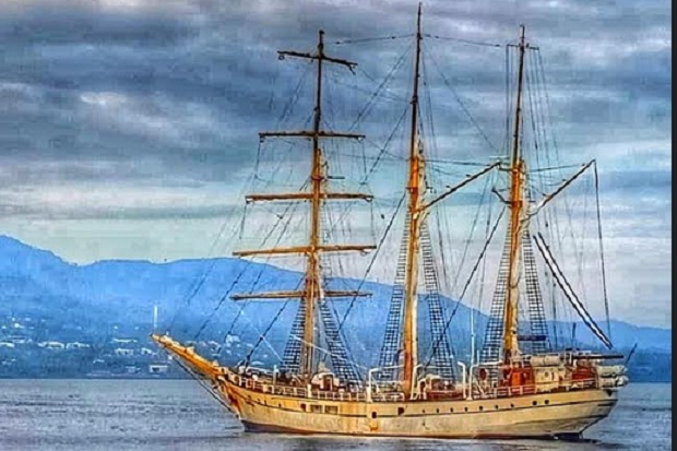 KRI Dewaruci Mulai Berlabuh...