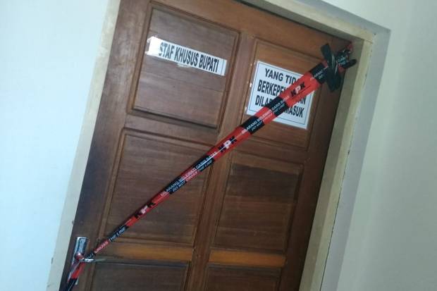 KPK Segel Rumah Dinas...