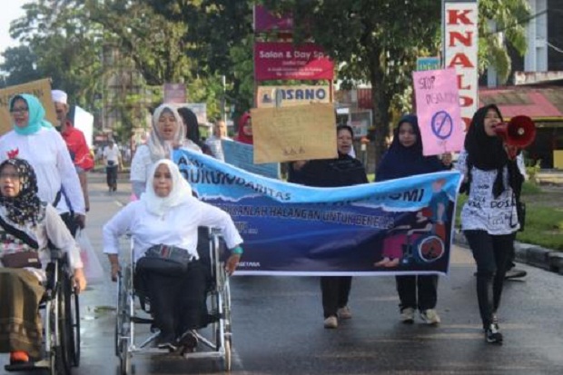 Bantah Tak Ramah pada...
