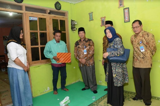 UNS Tetap Wisuda Almarhumah...