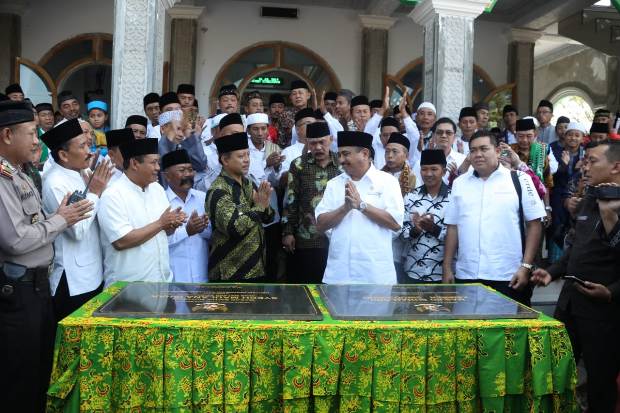 Menpar Resmikan Dua...