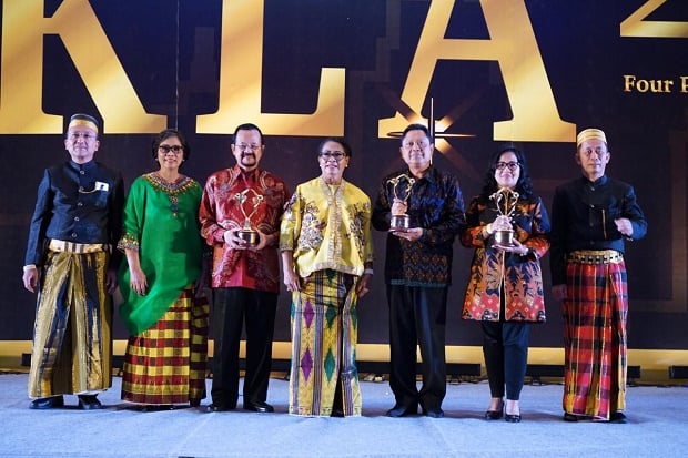 Pemkot Denpasar Raih...