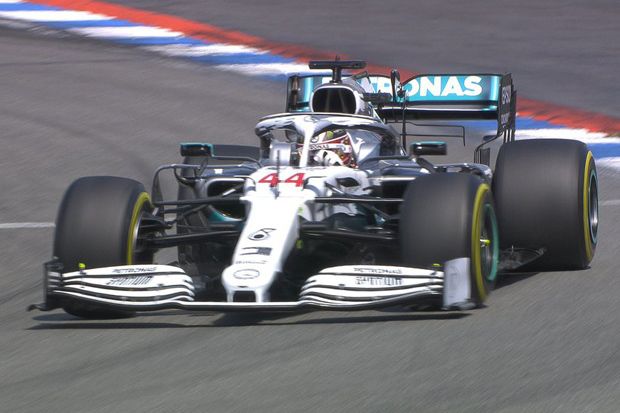 Hamilton Start Terdepan,...