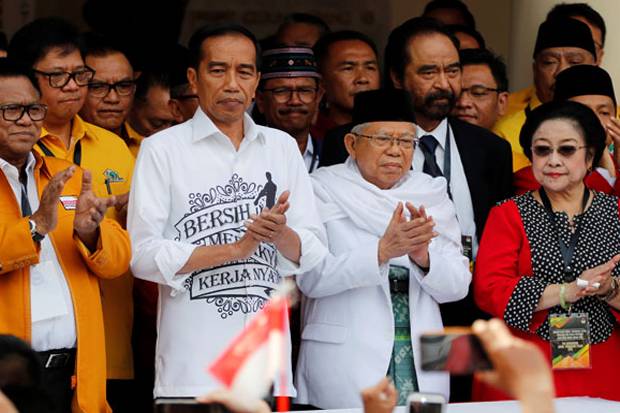 Pendukung Jokowi-Maruf...