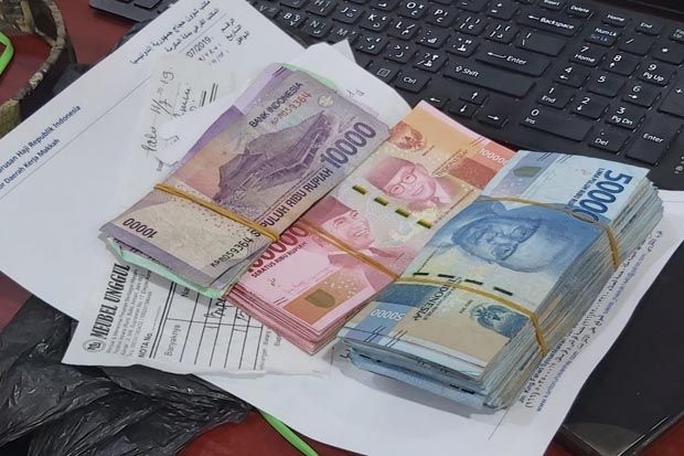 Temukan Uang Belasan...