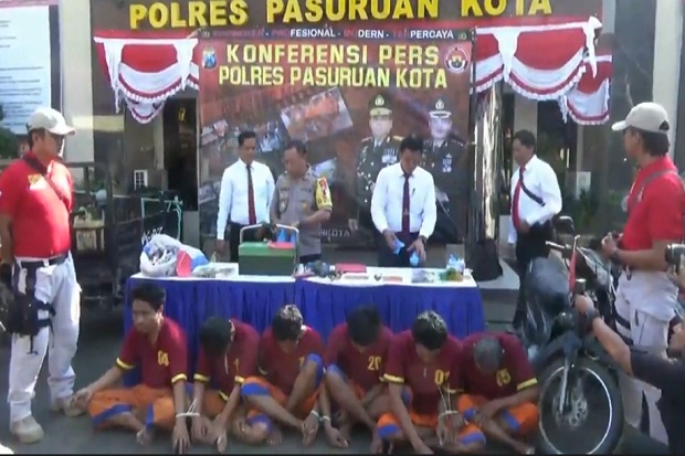 Terungkap, Komplotan...