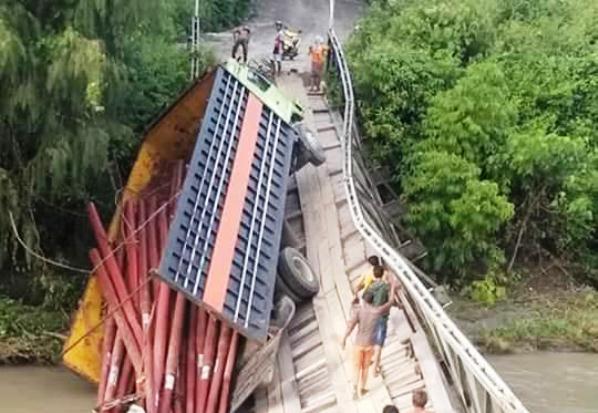 Jembatan Putus Tak Halangi...
