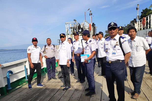Kunjungi Pelabuhan Tigaras...