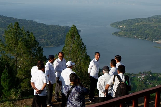 Jokowi Targetkan Infrastruktur...
