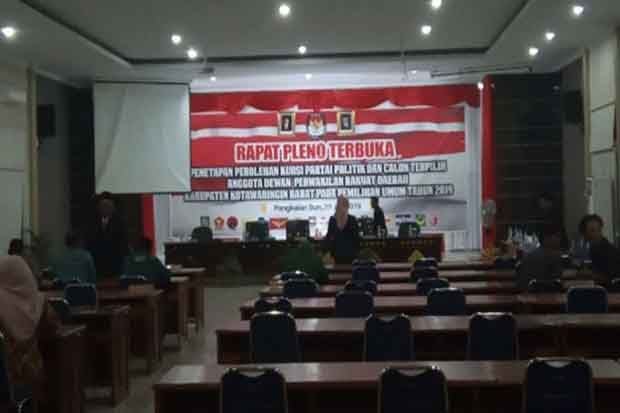 30 Anggota DPRD Kobar...