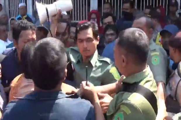 Tandatangani Surat Kosong...