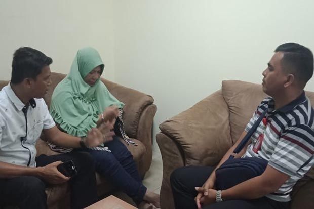 Bidan PNS Jadi Kurir...