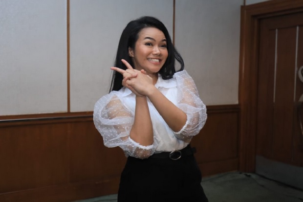 Sukses di Musik, Yura...