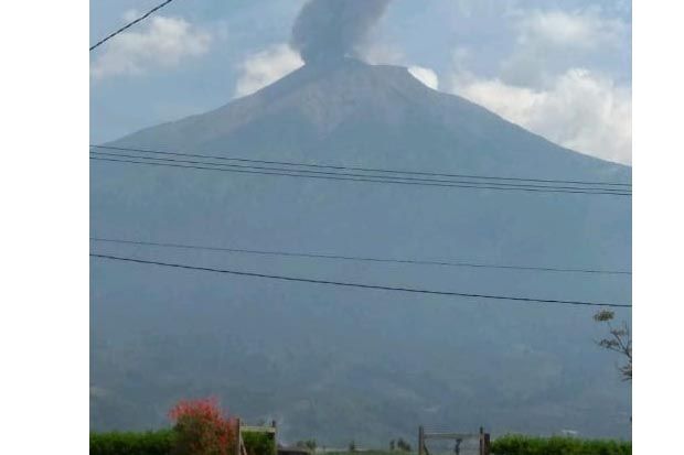 Gunung Kerinci Erupsi,...