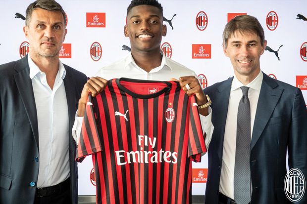Milan Resmi Rekrut Leao...