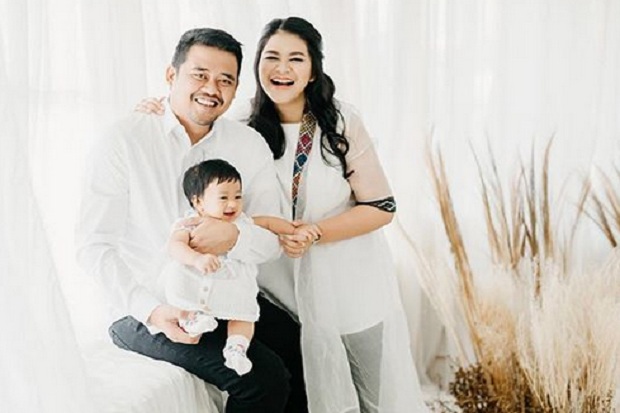 Kahiyang Ayu Menikmati...