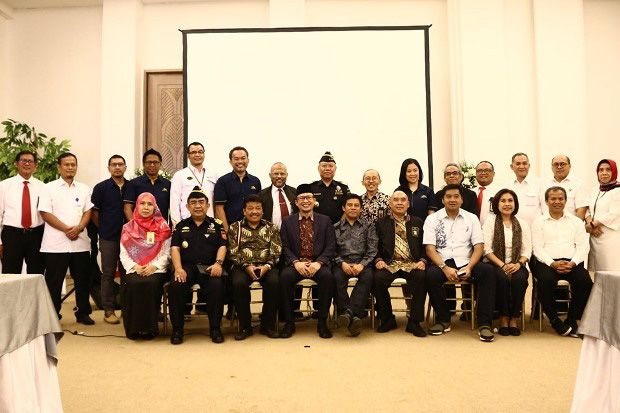 Komisi XI DPR RI Kunjungi...