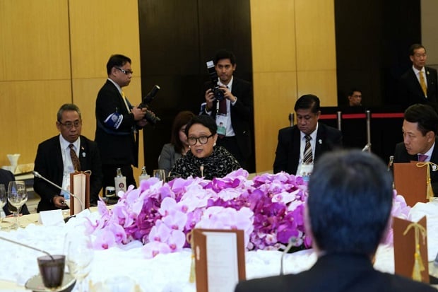 Menlu Retno: ASEAN Bukan...